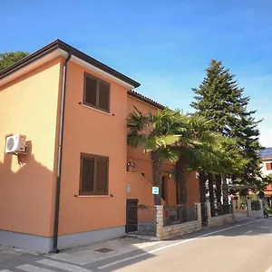 Lili Novigrad Istria