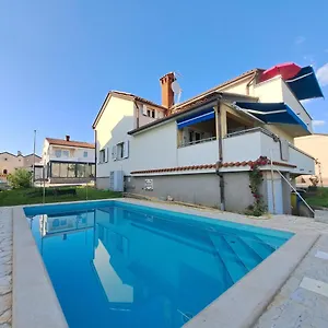 Casa Antonio With Swimming Pool Appartamento